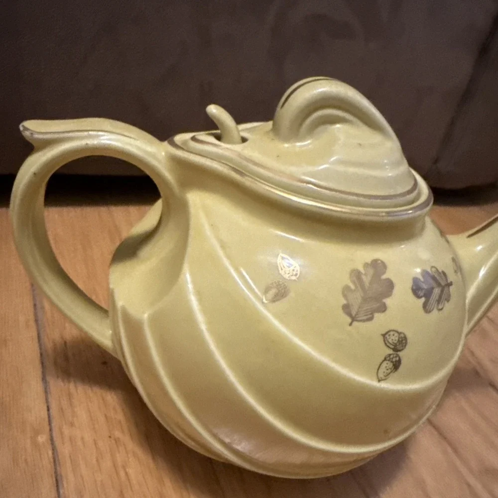 Vintage Hall #799 6-Cup Yellow Teapot w/Leaf Designs Excellent Condition!!